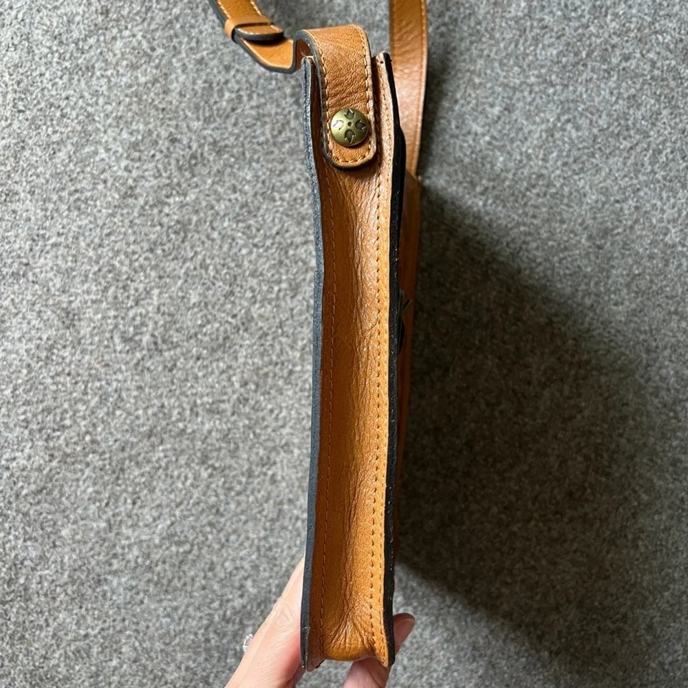 Patricia Nash Venezia Tooled Leather Tan Crossbody Shoulder Pouch Bag Western